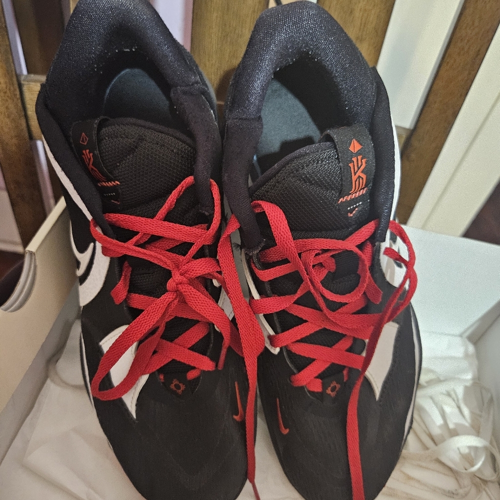 Kyrie Irving low 5 Basketball Shoes size men 10.5